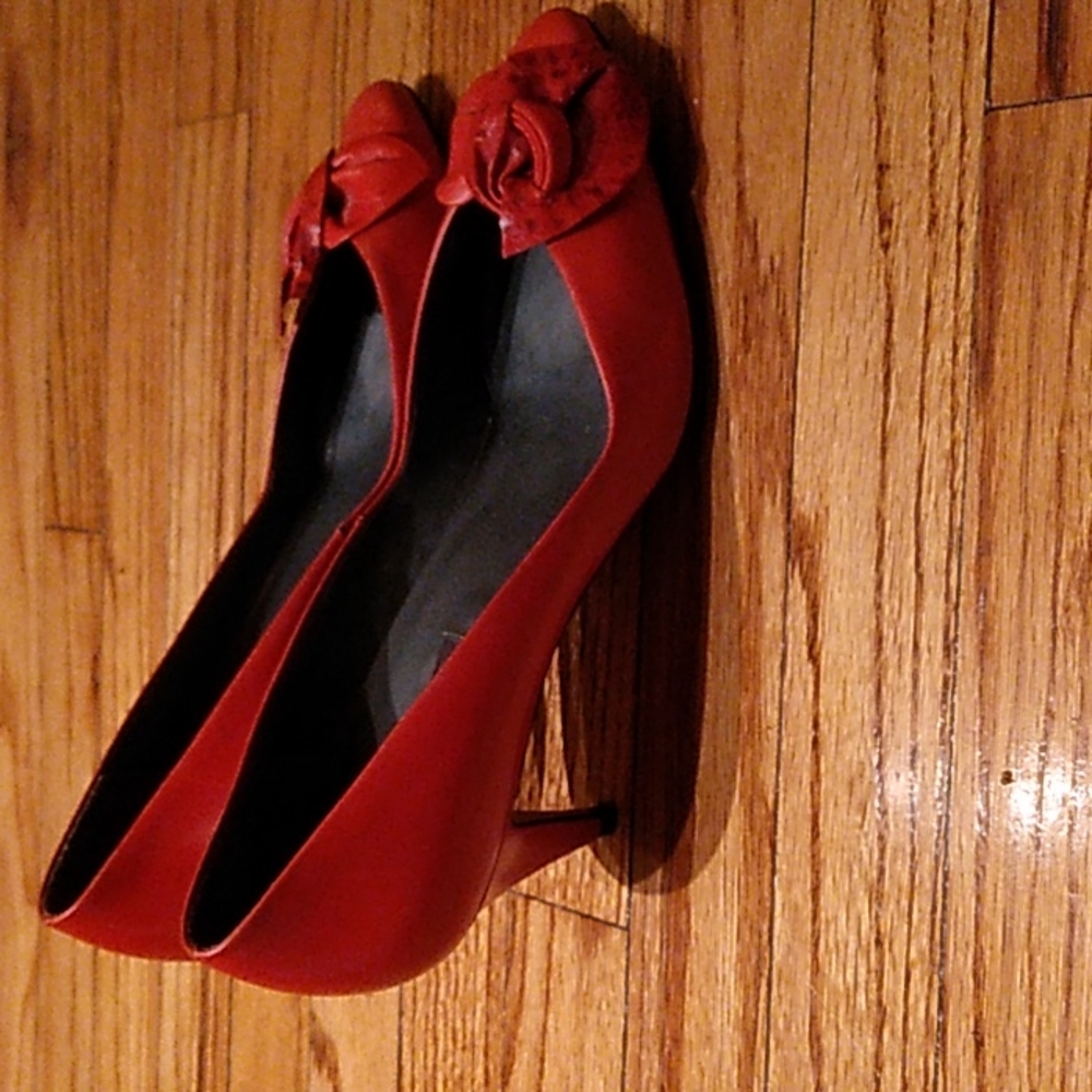 Red pumps - Picture 4 of 11